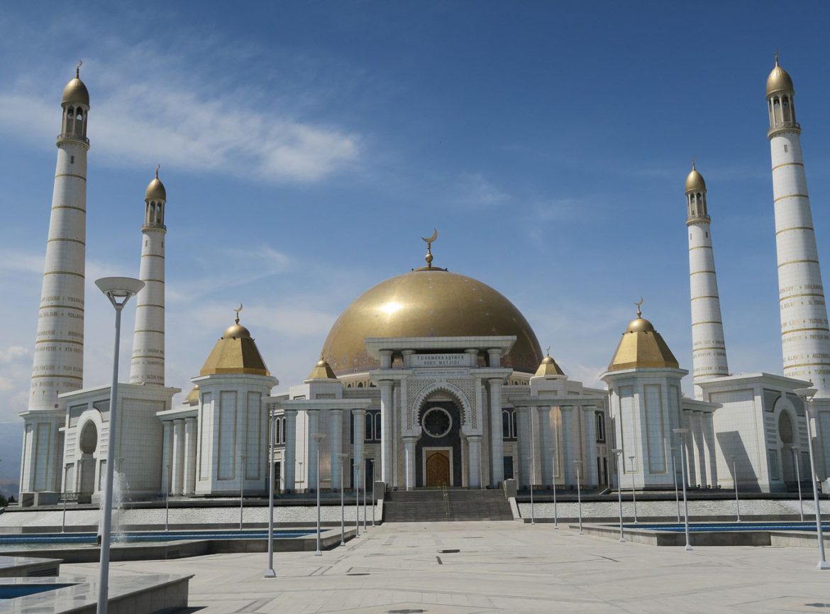 Turkmenbashi Ruhy Mosque / Gypjak Mosque - llukasz.com Travel Blog